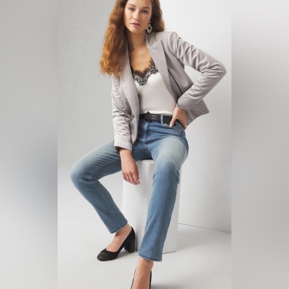 New White House Black Market Cropped Gray Velvet Blazer - Picture 3 of 7